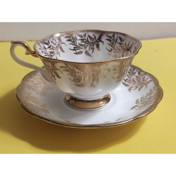 Royal Albert Tea Cup & Saucer Set Golden Leaves 1960's - Picture 1 of 12